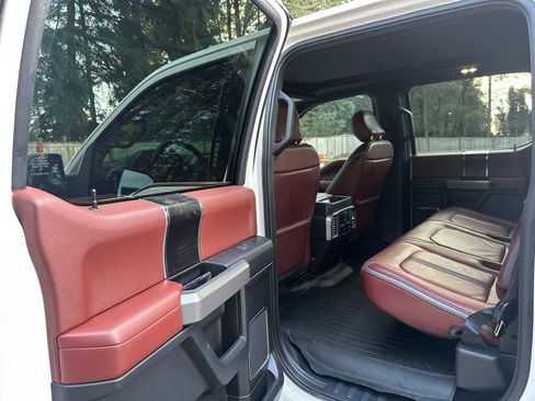 Used 2019 Ford F150 Platinum w/ Equipment Group 701A Luxury image 17