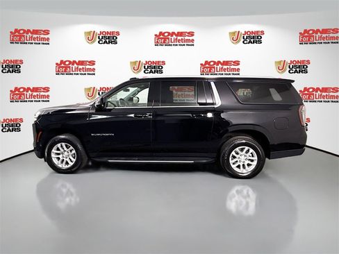 Used 2025 Chevrolet Suburban LT w/ Comfort Package image 13