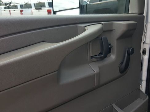 Used 2013 Chevrolet Express 3500 Extended RWD image 19