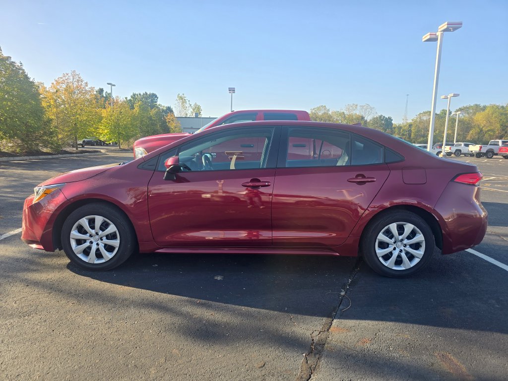 Used 2024 Toyota Corolla LE FWD image 4