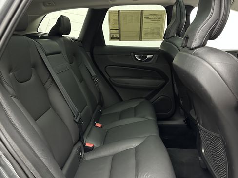 Used 2020 Volvo XC60 T5 Momentum image 33