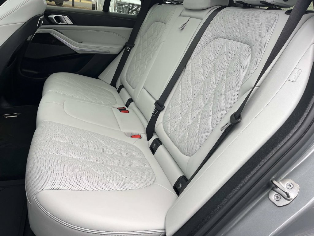 Used 2024 BMW X5 xDrive40i w/ Premium Package AWD/4WD image 23