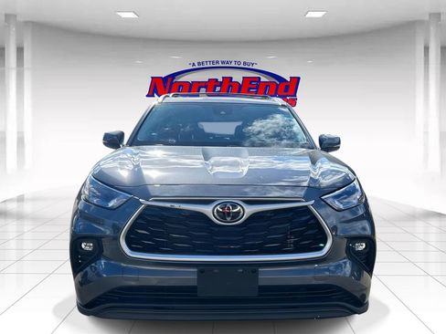 Used 2022 Toyota Highlander XLE image 8