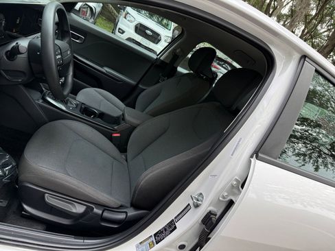 Used 2025 Kia K4 LXS image 25