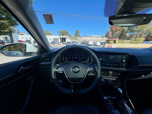 Certified 2021 Volkswagen Jetta SEL Premium image 14