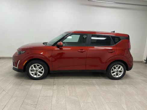 Used 2023 Kia Soul S FWD image 2