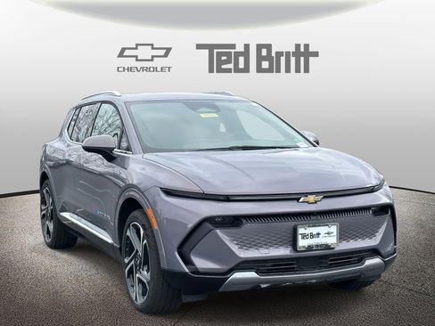 New 2026 Chevrolet Equinox EV LT image 3
