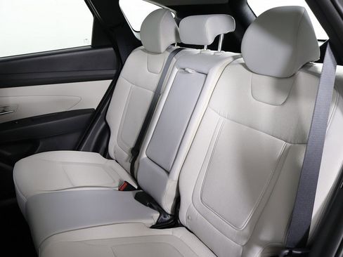 Certified 2025 Hyundai Tucson SE image 26