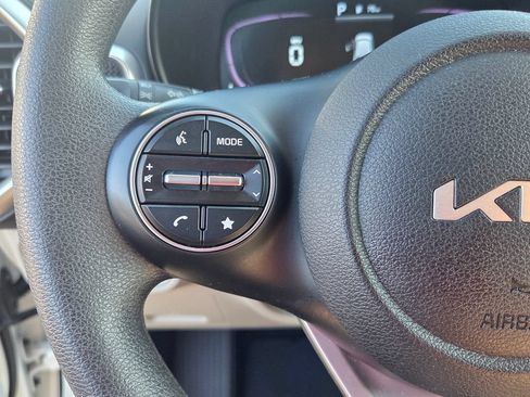 Used 2025 Kia Soul LX w/ LX Technology Package FWD image 23