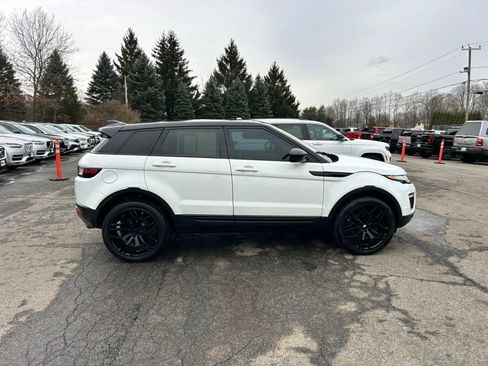 Used 2017 Land Rover Range Rover Evoque SE Premium image 6