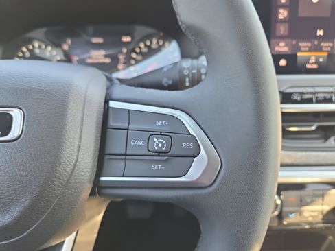 Certified 2024 Jeep Compass Latitude image 13