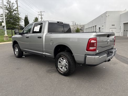 Used 2024 RAM 2500 Tradesman w/ Chrome Appearance Group AWD/4WD image 7