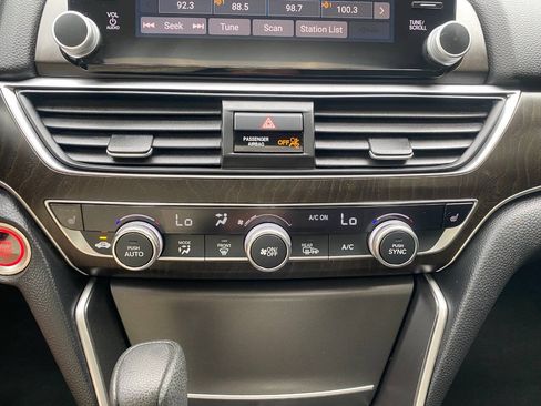 Used 2018 Honda Accord EX image 27