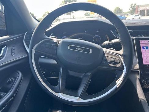 Used 2023 Jeep Grand Cherokee Limited w/ Luxury Tech Group II image 12