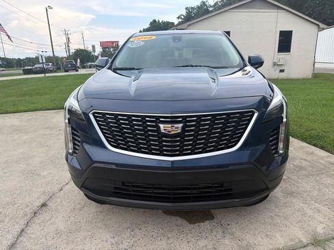 Used 2019 Cadillac XT4 Luxury w/ Cold Weather Package FWD image 3