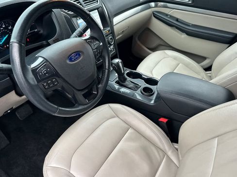 Used 2018 Ford Explorer XLT w/ Equipment Group 202A image 12