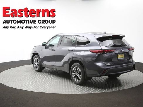 Used 2022 Toyota Highlander XLE AWD/4WD image 66