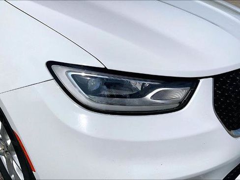 Used 2023 Chrysler Pacifica Touring-L FWD image 29
