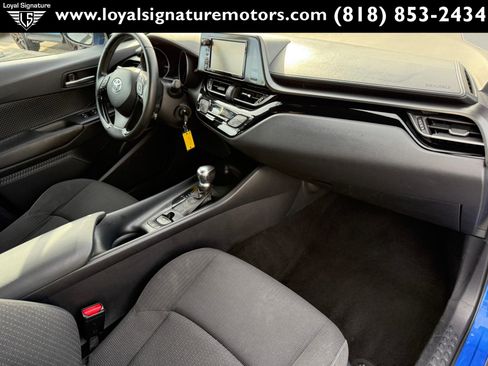 Used 2018 Toyota C-HR XLE image 24