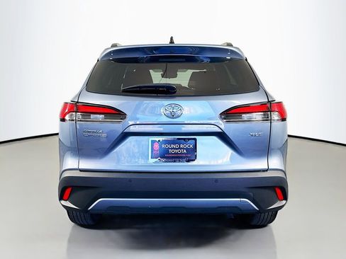 Used 2025 Toyota Corolla Cross XLE image 6