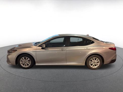Used 2025 Toyota Camry LE image 9