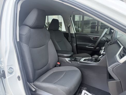 Used 2021 Toyota RAV4 LE AWD/4WD image 23