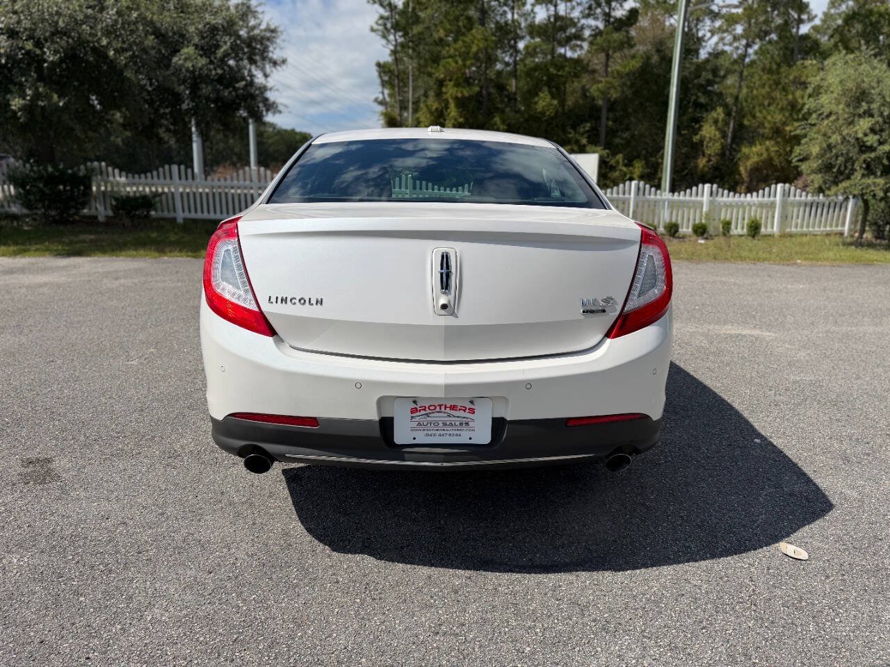 Used 2013 Lincoln MKS AWD image 32