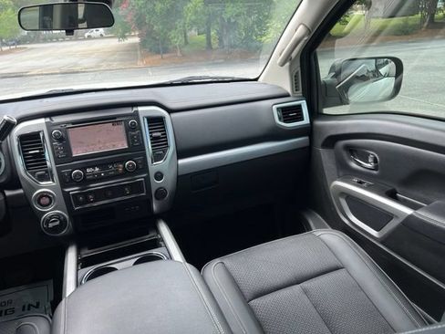 Used 2019 Nissan Titan PRO-4X AWD/4WD image 26