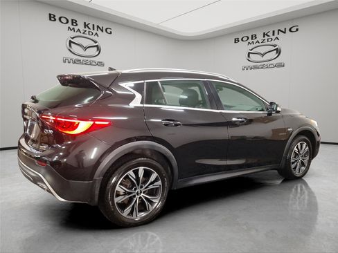 Used 2018 INFINITI QX30 AWD w/ Cargo Package image 5