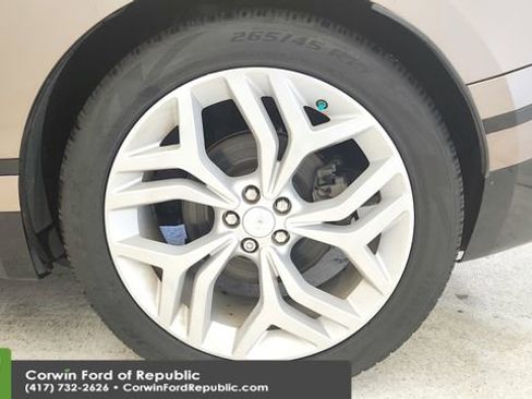 Used 2018 Land Rover Range Rover Velar R-Dynamic SE image 10