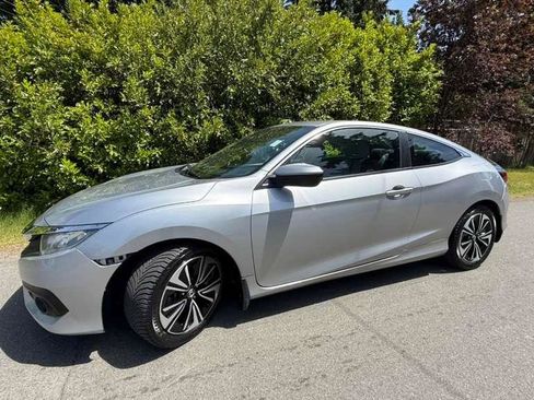 Used 2018 Honda Civic EX-T image 2