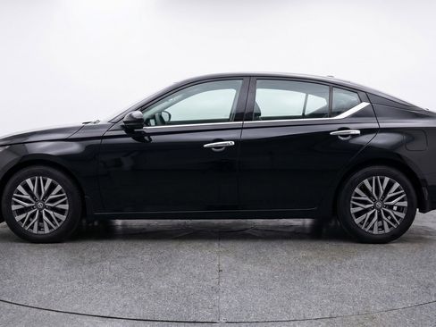 Used 2025 Nissan Altima 2.5 SV FWD image 5
