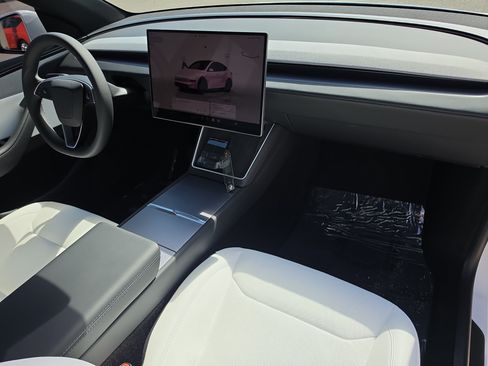 Used 2026 Tesla Model Y 2WD image 11