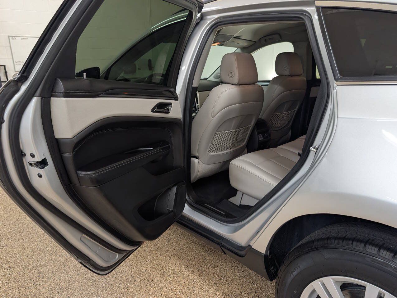 Used 2015 Cadillac SRX FWD image 14
