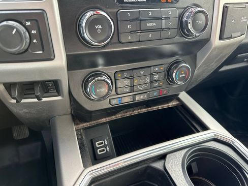 Used 2019 Ford F250 Lariat w/ Lariat Ultimate Package AWD/4WD image 26