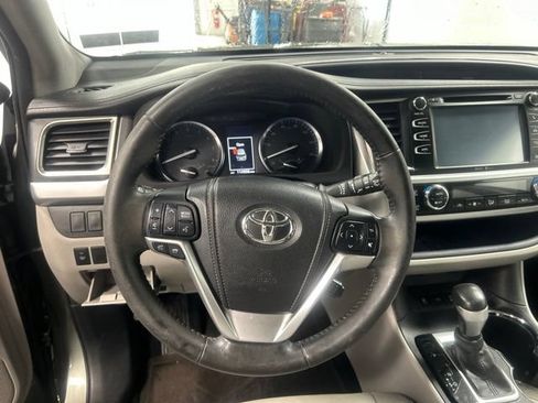 Used 2014 Toyota Highlander XLE AWD/4WD image 13