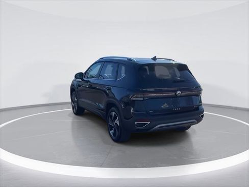 Used 2025 Volkswagen Taos SE AWD/4WD image 6