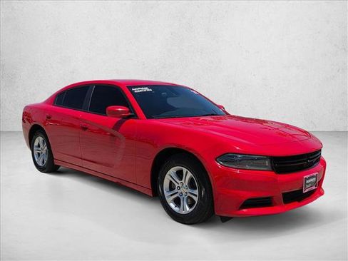 Used 2022 Dodge Charger SXT RWD image 3