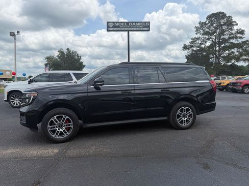 Used 2025 Ford Expedition Max Active AWD/4WD image 1