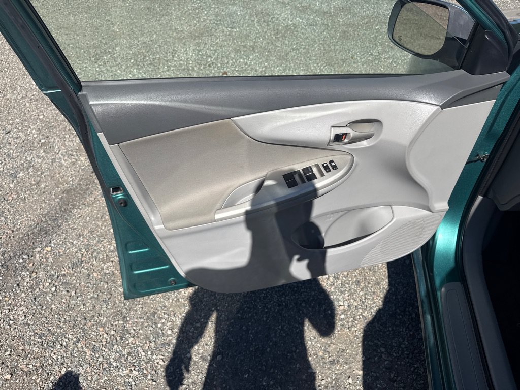 Used 2010 Toyota Corolla LE w/ All Weather Guard Pkg FWD image 27
