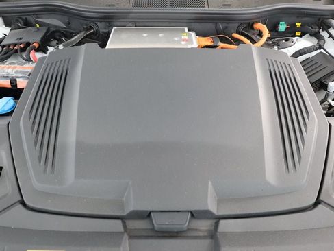 Used 2024 Audi Q8 e-tron Premium Plus w/ Premium Plus Package image 28