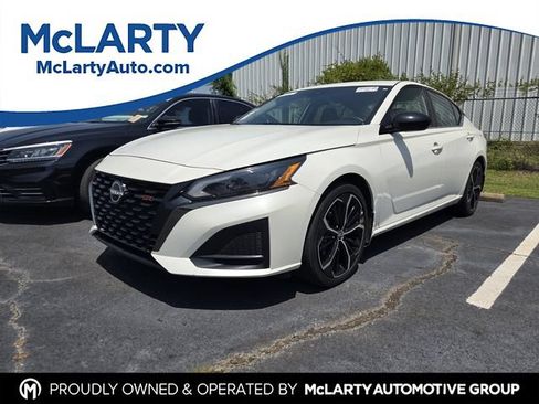 Used 2024 Nissan Altima 2.5 SR FWD image 1