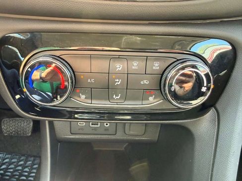 Used 2023 Buick Encore GX Preferred w/ Cold Weather Comfort Package AWD/4WD image 37