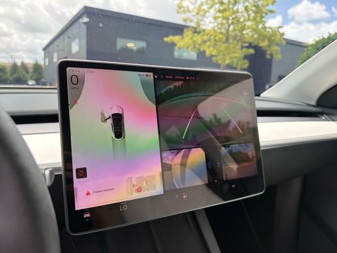 Used 2023 Tesla Model Y AWD image 21