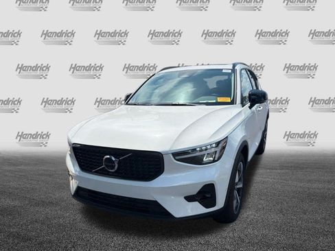 Used 2026 Volvo XC40 B5 Plus AWD/4WD image 8