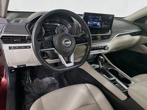 Used 2023 Nissan Altima 2.5 SV w/ SV Premium Package image 11
