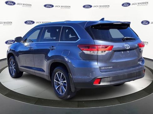 Used 2019 Toyota Highlander XLE AWD/4WD image 3