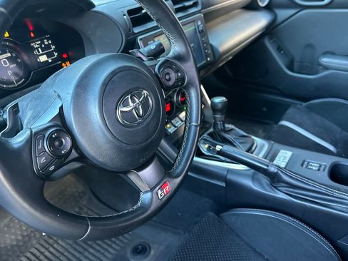 Used 2022 Toyota GR86 Premium image 12