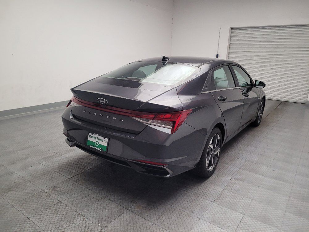 Used 2022 Hyundai Elantra SEL w/ Convenience + Premium Package FWD image 9