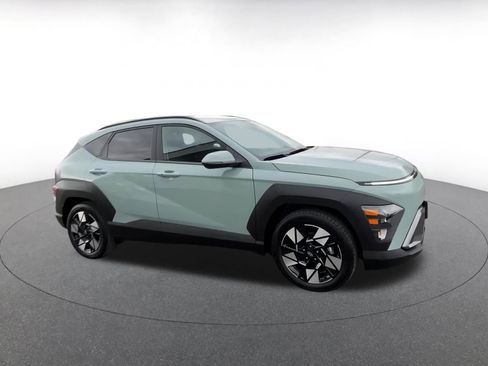 Used 2025 Hyundai Kona SEL image 2
